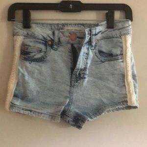 Light denim short